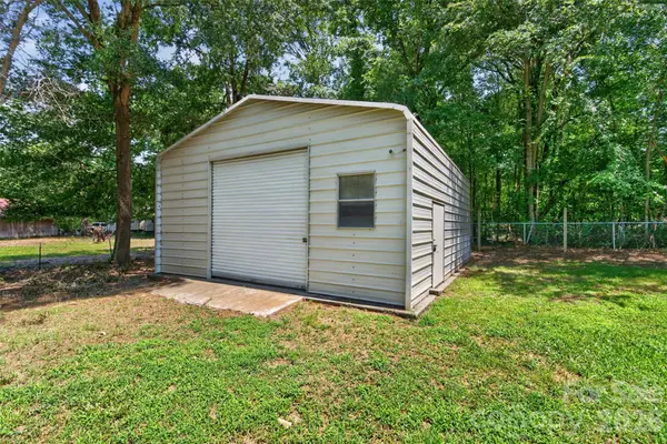 7040 Pear Tree RD, Charlotte, NC 28216