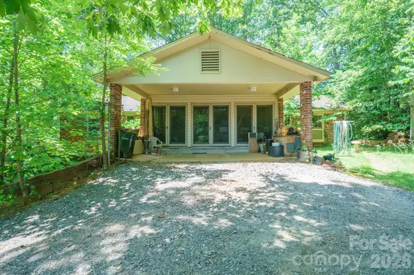 1729 Brentwood DR, Newton, NC 28658