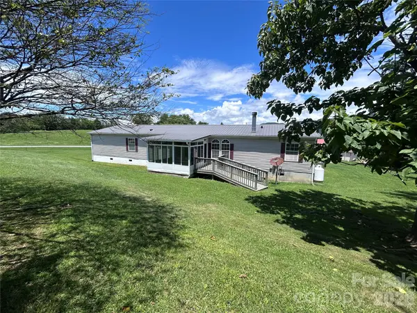 755 Fairview LOOP, Hot Springs, NC 28743