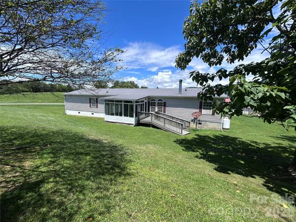 755 Fairview LOOP, Hot Springs, NC 28743