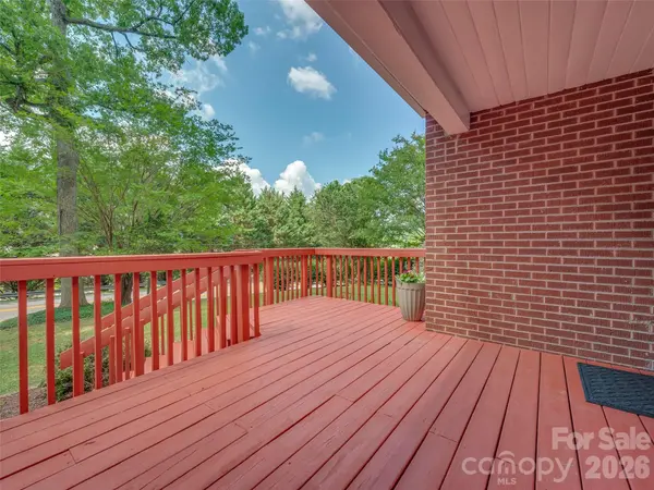 917 W Blue Ridge RD, East Flat Rock, NC 28726