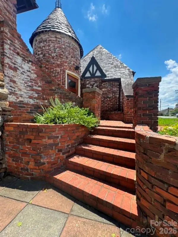 656 N Bridge ST, Elkin, NC 28621