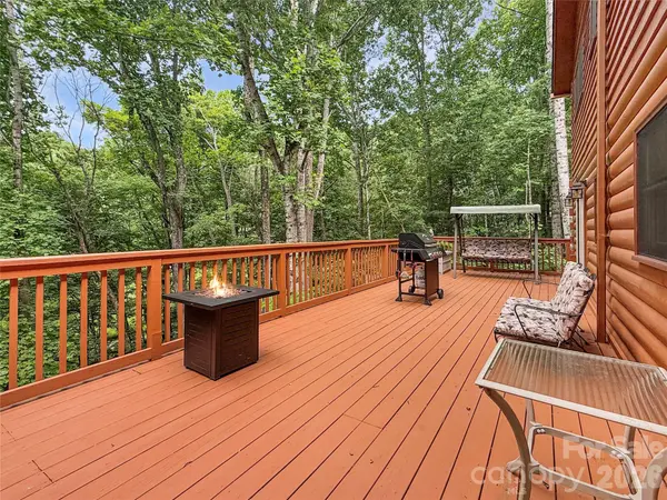 321 Grays Shadow LN, Banner Elk, NC 28604