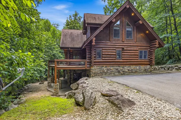 206 Big Rock LN, Lake Lure, NC 28746