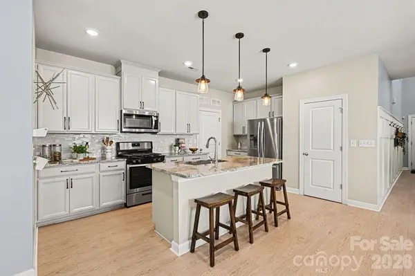 6702 Good News DR, Charlotte, NC 28215