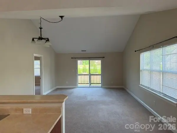 93 Foxden DR #204, Fletcher, NC 28732