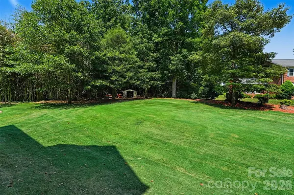 4858 Elmhurst DR NE, Hickory, NC 28601