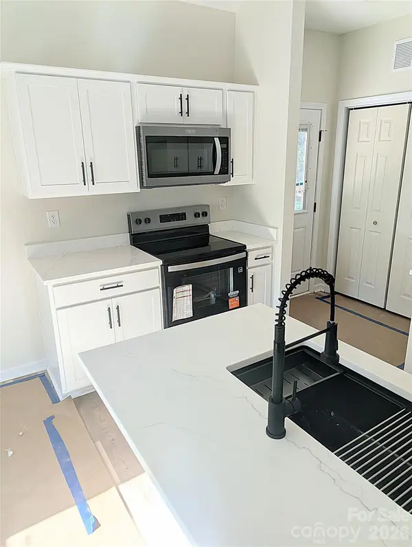 123 Kingswood DR, Statesville, NC 28625