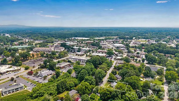 147 13th AVE NW, Hickory, NC 28601