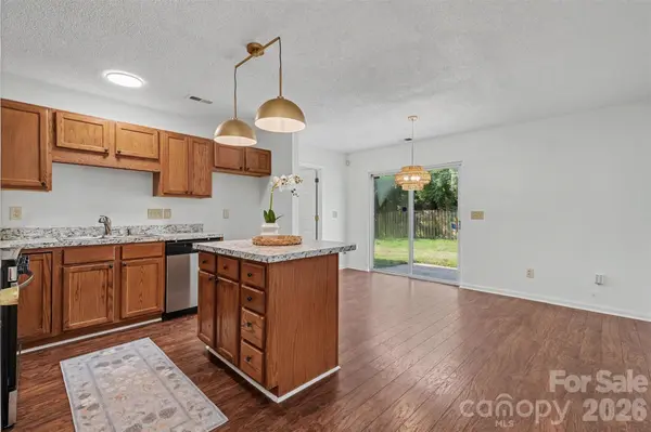 1910 Olsen LN, Charlotte, NC 28213