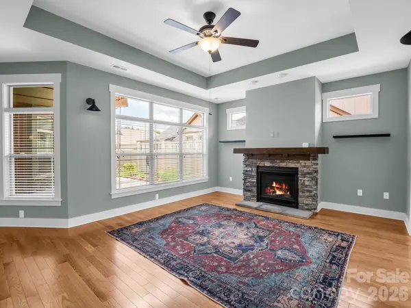 595 Summerfield PL, Flat Rock, NC 28731