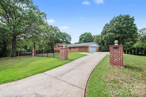 298 Enwood DR, Charlotte, NC 28214