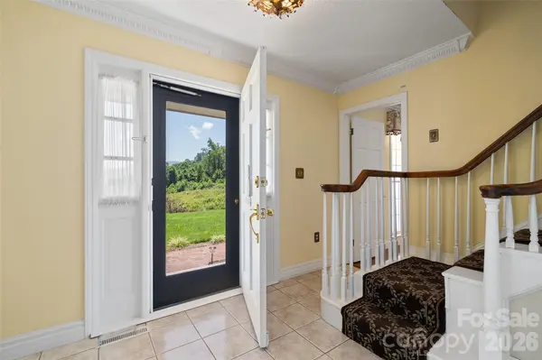 121 Fortner DR, Waynesville, NC 28786
