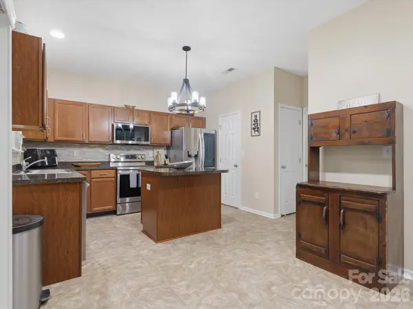 1566 Glenbar CT, Clover, SC 29710