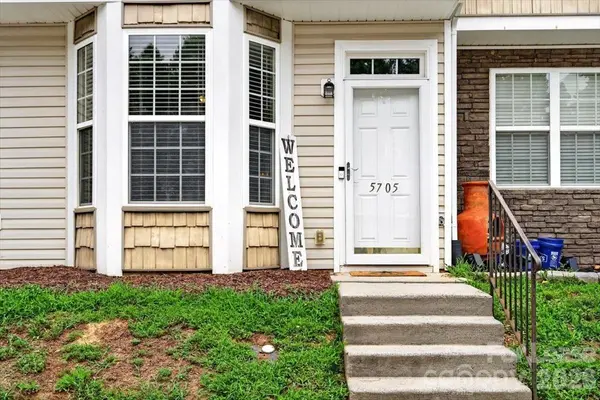 5705 Erin DR, Dallas, NC 28034