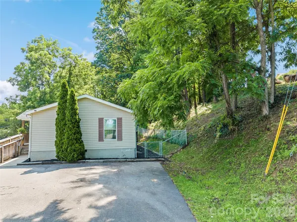26 Cedar ST, Canton, NC 28716