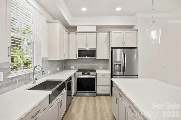 3213 Zenith LN, Charlotte, NC 28205