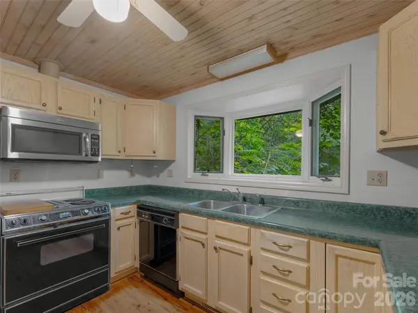 95 Substation RD, Saluda, NC 28773
