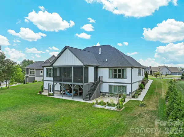 549 Daniel Circle DR, Mills River, NC 28759