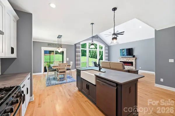 4072 Barbrick ST, Sherrills Ford, NC 28673