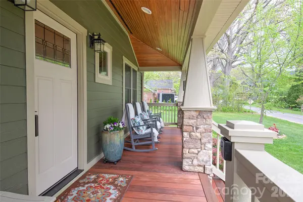 6 Hamlet ST, Black Mountain, NC 28711