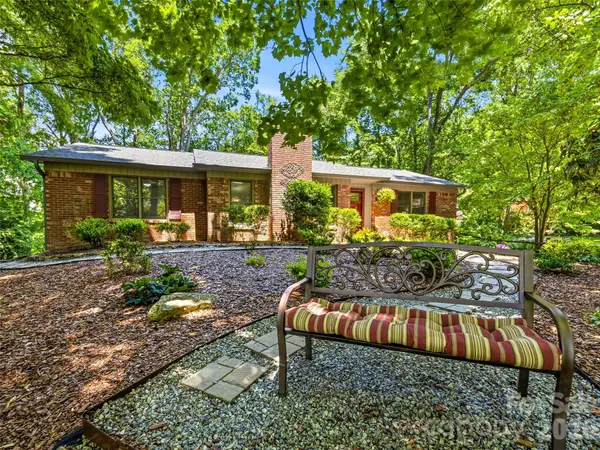 518 Starmount LN, Hendersonville, NC 28791