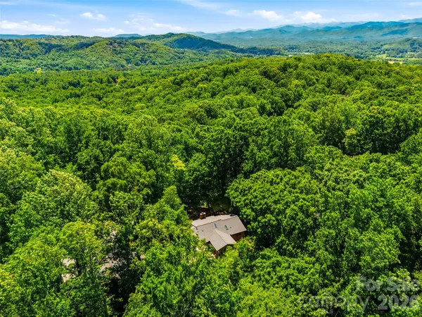 518 Starmount LN, Hendersonville, NC 28791