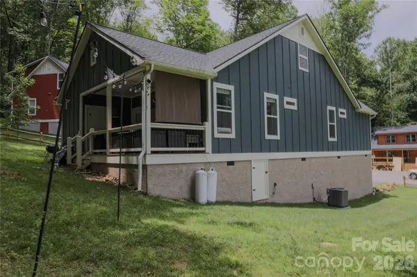 611 Twinbrook LN, Maggie Valley, NC 28751