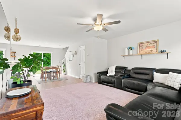 5135 Wolfridge AVE, Charlotte, NC 28214