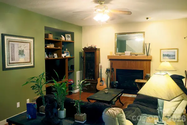 30 Double Brook DR, Weaverville, NC 28787