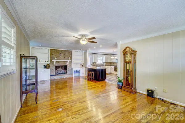 1014 Ranbar ST, Cherryville, NC 28021
