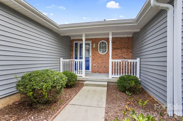 315 Charlestown DR, Hendersonville, NC 28792