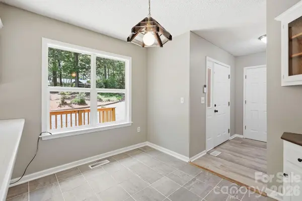 340 Oakwood LN, Columbus, NC 28722