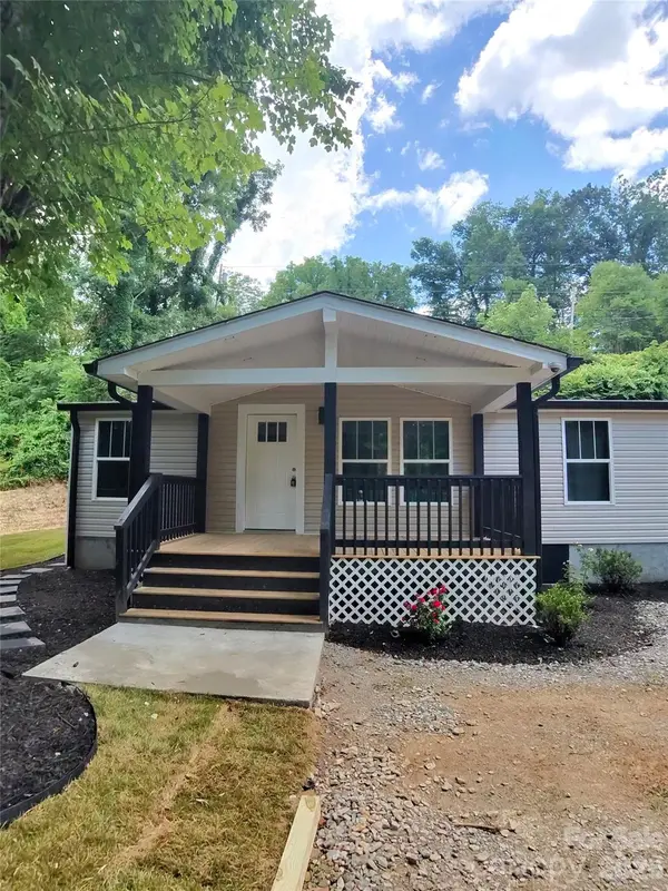 64 P J DR, Waynesville, NC 28786