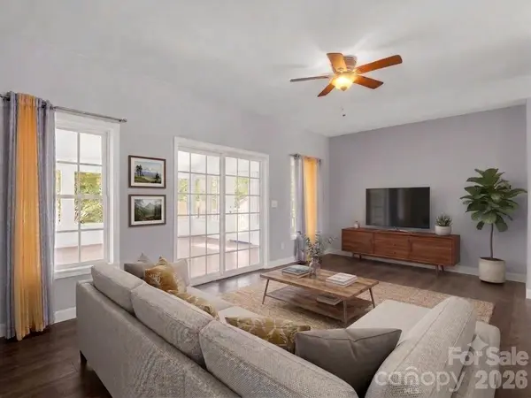 355 Hidden Meadow DR, Hendersonville, NC 28792