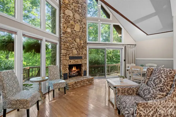 55 Overlook DR, Candler, NC 28715