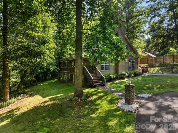 315 Honey Locust LN, Whittier, NC 28789