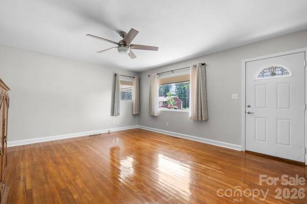 704 4th ST SW, Conover, NC 28613