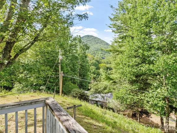 144 Florida Hill DR, Green Mountain, NC 28740