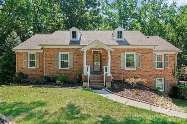 8537 Furrier DR, Charlotte, NC 28270