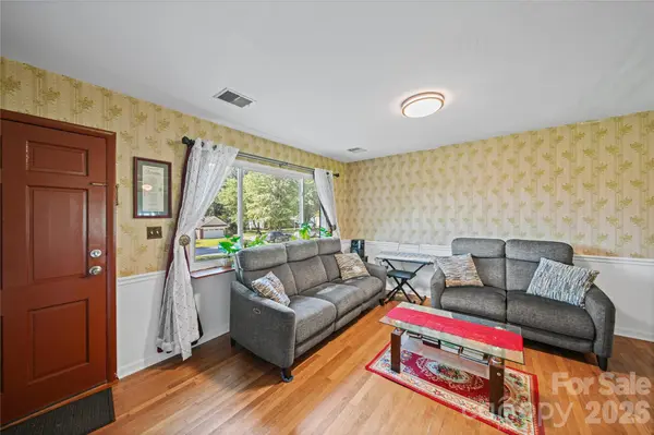 323 Meadowbrook DR, Matthews, NC 28104