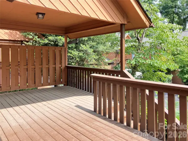25 Village DR, Asheville, NC 28803