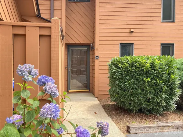 25 Village DR, Asheville, NC 28803