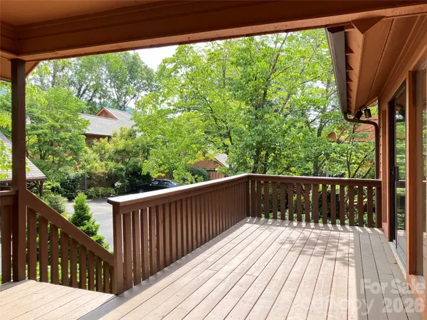 25 Village DR, Asheville, NC 28803