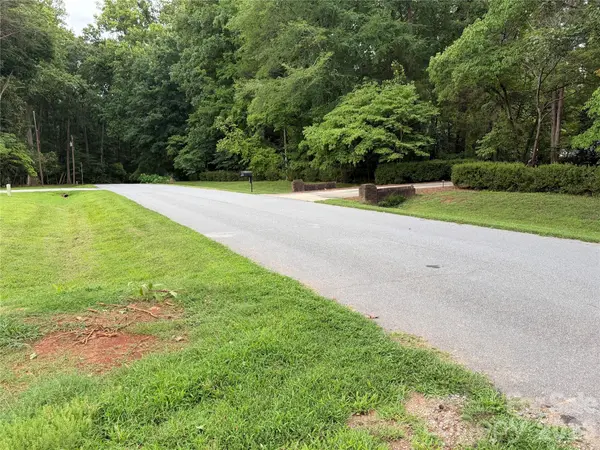 8251 Addison DR, Harrisburg, NC 28075
