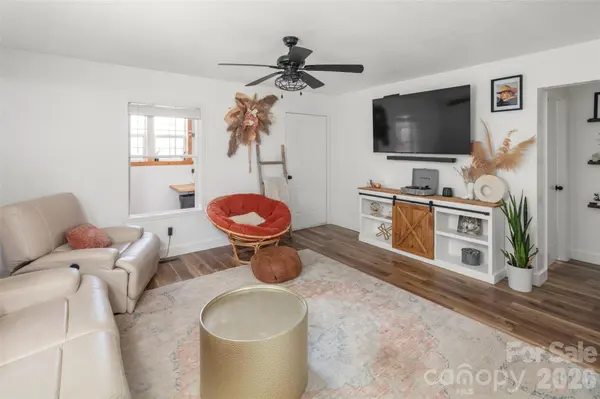 354 Boulder View DR, Flat Rock, NC 28731