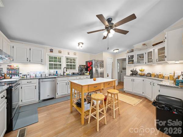 201 Franklin Village RD, Spruce Pine, NC 28777