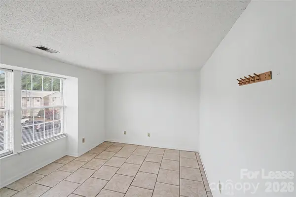 1624 Arlyn CIR #J, Charlotte, NC 28213