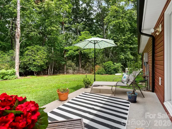 84 Greenwood Acres DR, Mills River, NC 28759