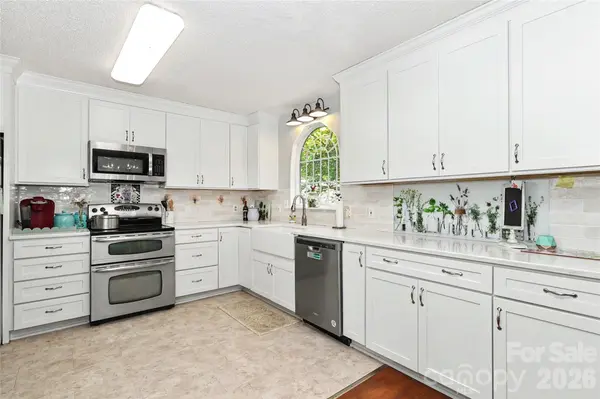612 17th Avenue DR SE, Hickory, NC 28602